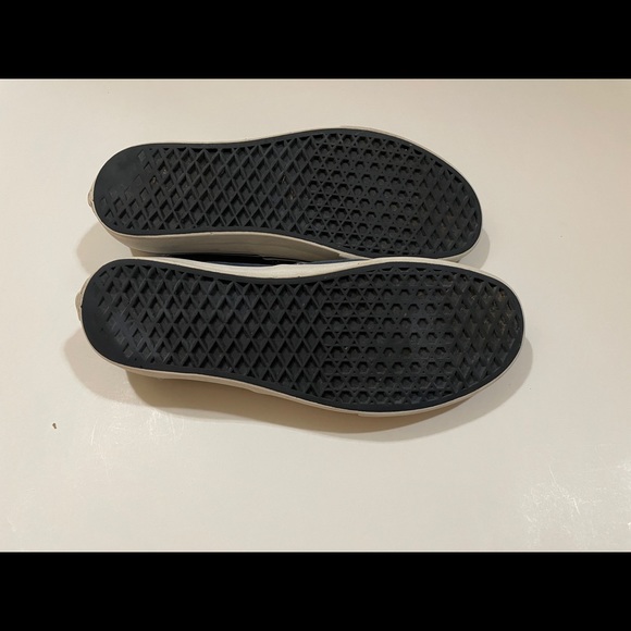 Vans - Picture 2 of 4